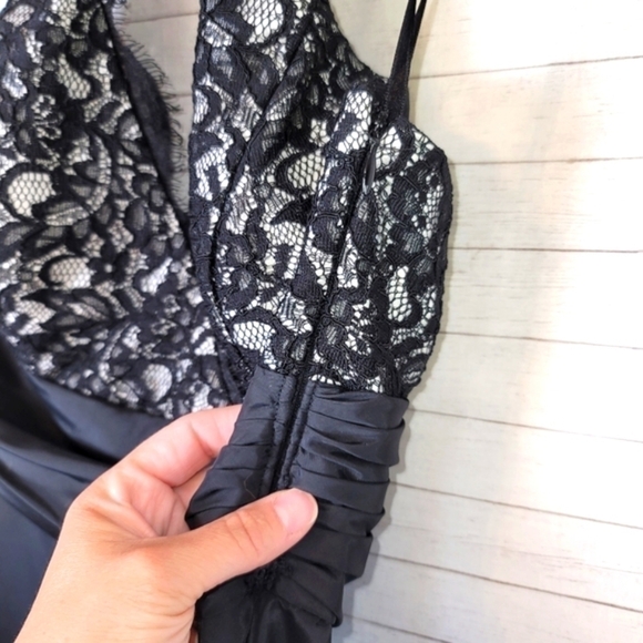 WHITE HOUSE BLACK MARKET LACE & SATIN HALTER DRESS, SZ 2 - Picture 4 of 9